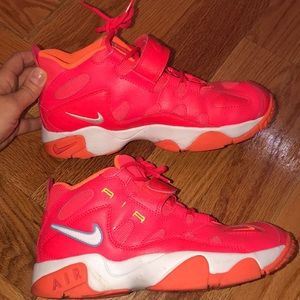 Nike 7Y air. Women’s. Fits an 8.5 foot perfect.